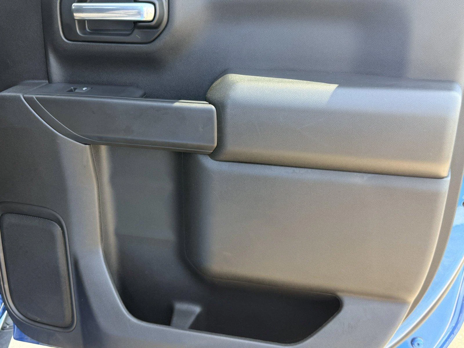 Used 2023 Glacier Blue Metallic Chevrolet Custom image 11