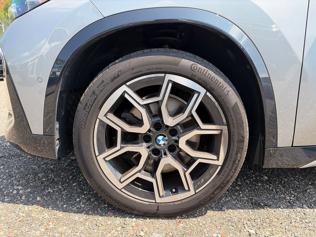 Used 2024 Silver BMW xDrive28i image 16
