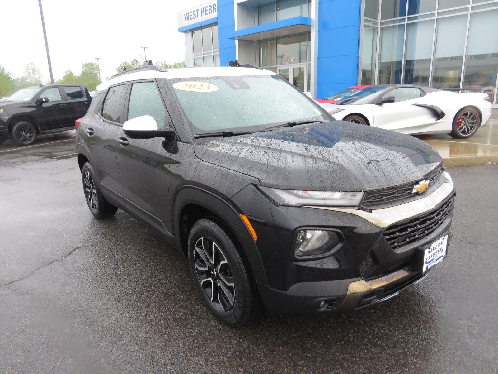 Used 2022 Mosaic Black Metallic Chevrolet ACTIV image 2