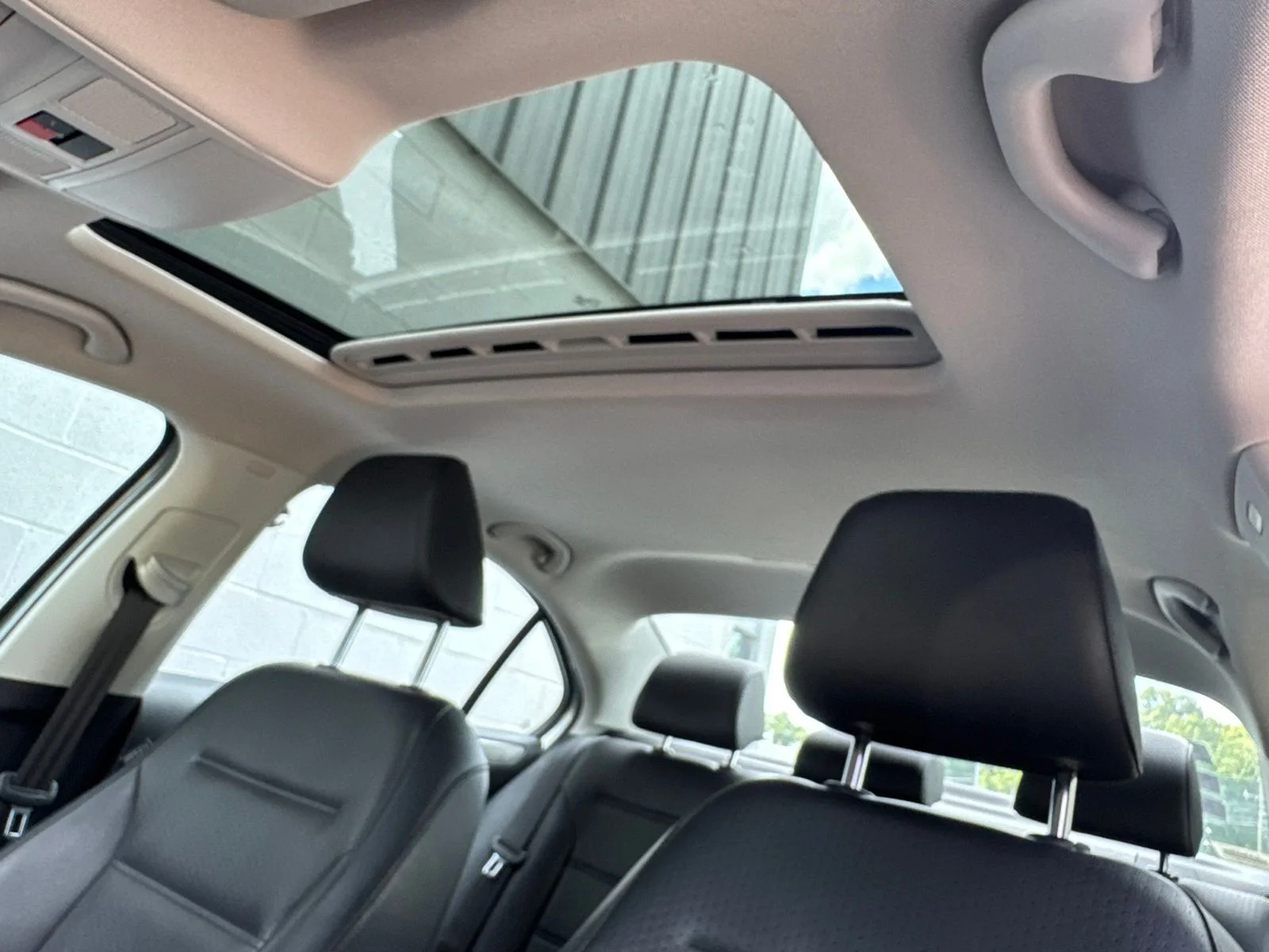 Used 2015  Volkswagen 1.8T SE image 7