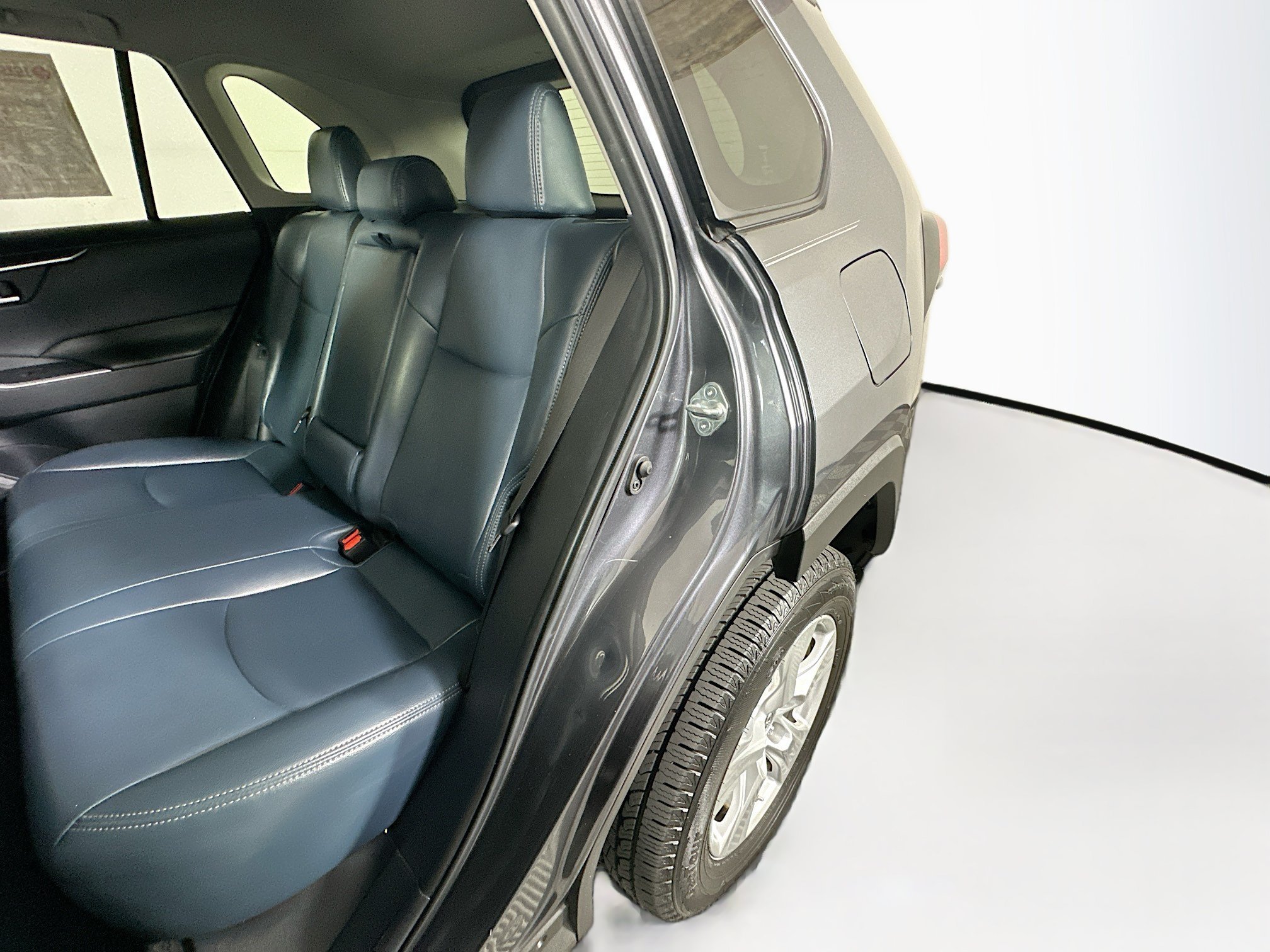 Used 2019 Magnetic Gray Metallic Toyota XLE image 26