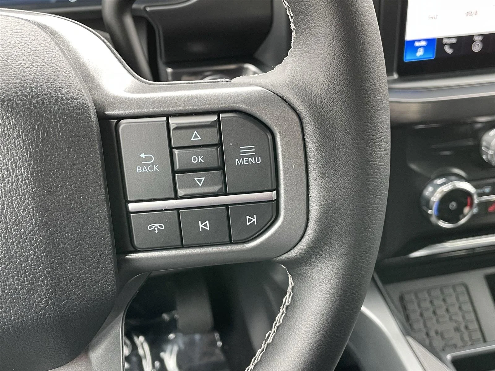 New 2026 Oxford White Ford LARIAT image 17
