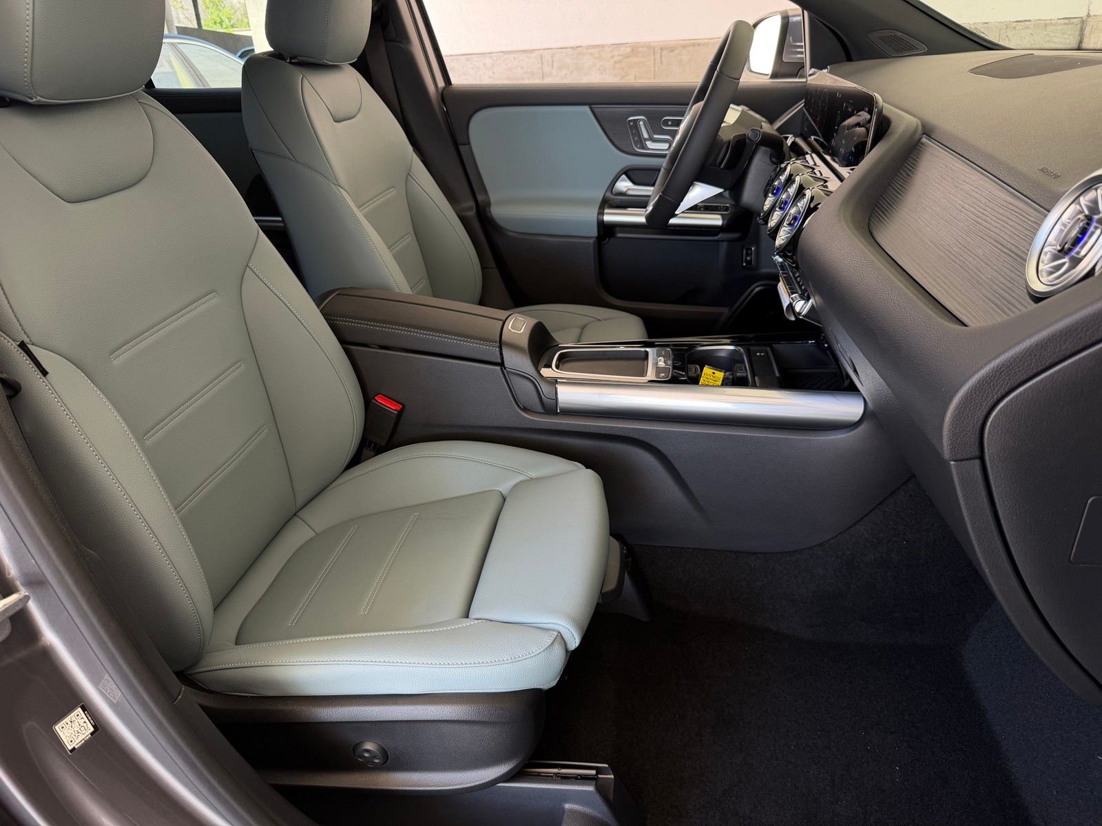 New 2026 Mountain Grey Metallic Mercedes-Benz GLA 250 image 15