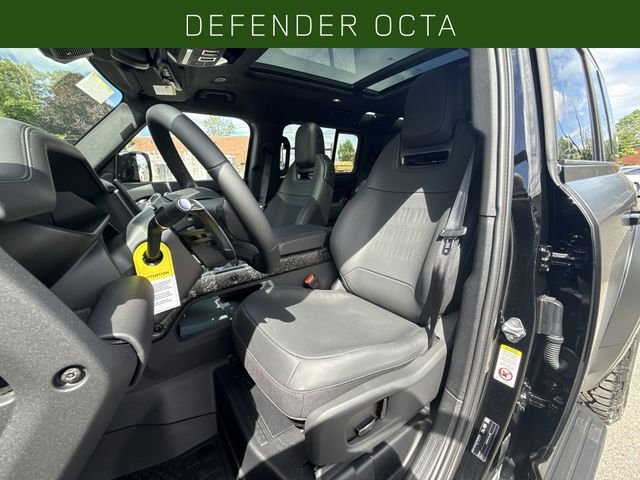 New 2026 Narvik Black Land Rover OCTA image 10