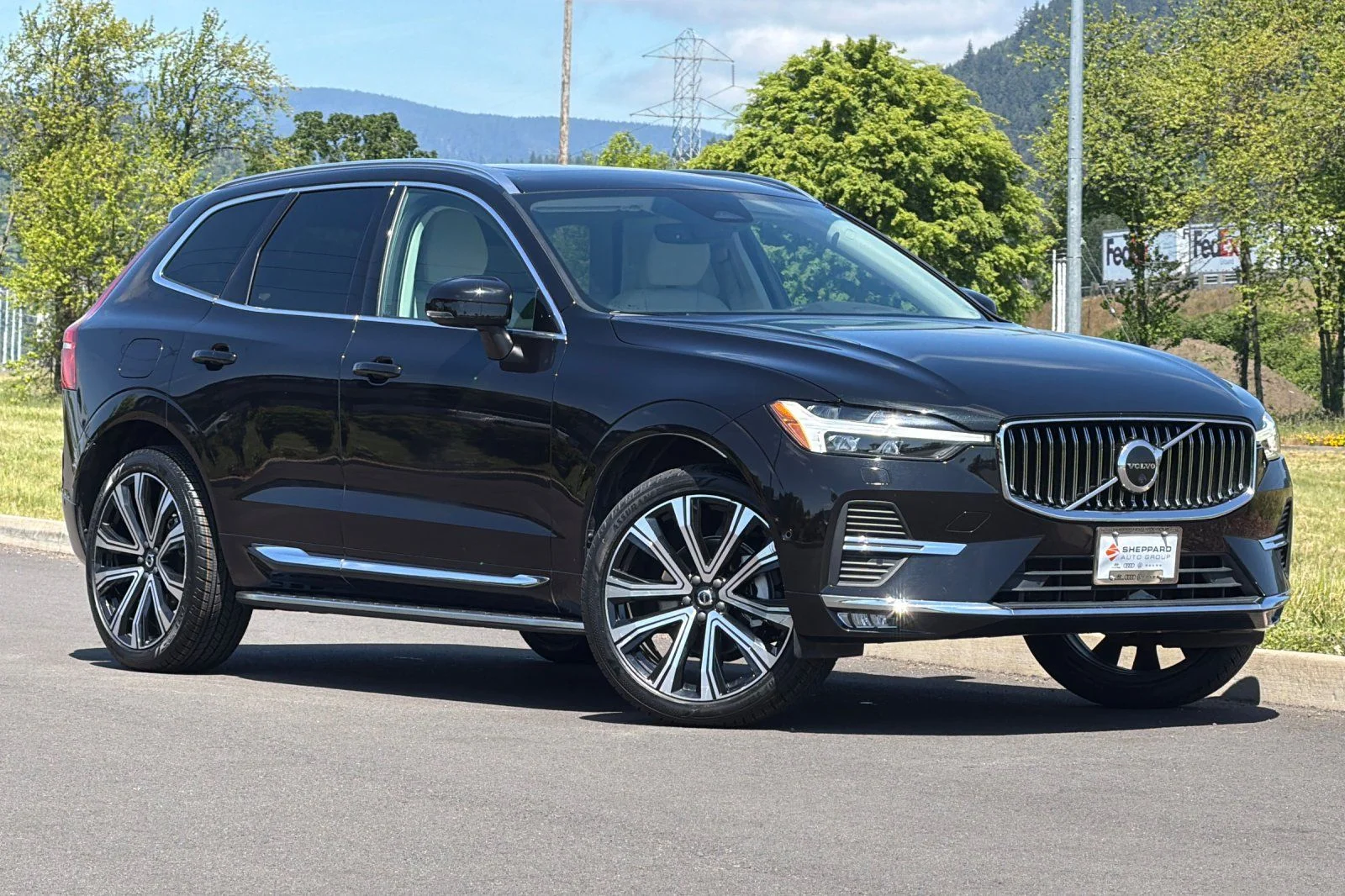 2023 Volvo XC60 B5 Ultimate Bright Theme AWD's photo