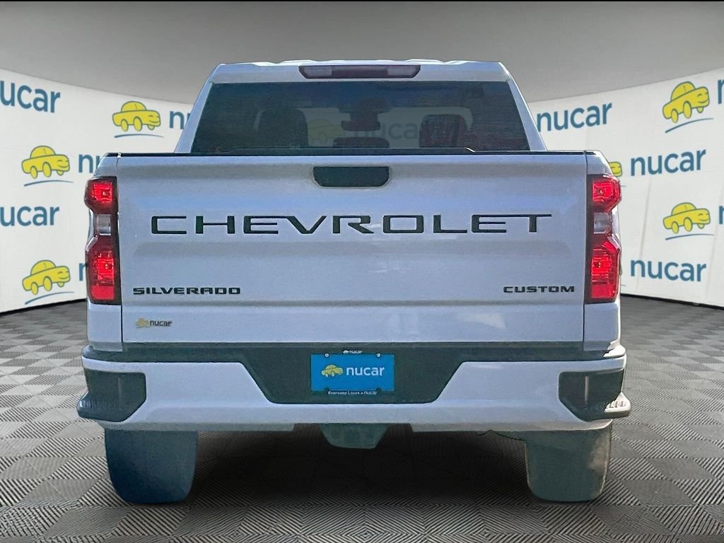 Used 2023 White Chevrolet Custom image 5