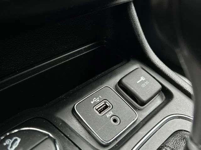 Used 2021 White Jeep Latitude Lux image 47