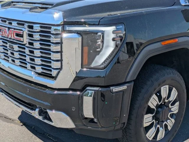 Used 2024 Onyx Black GMC Denali image 9