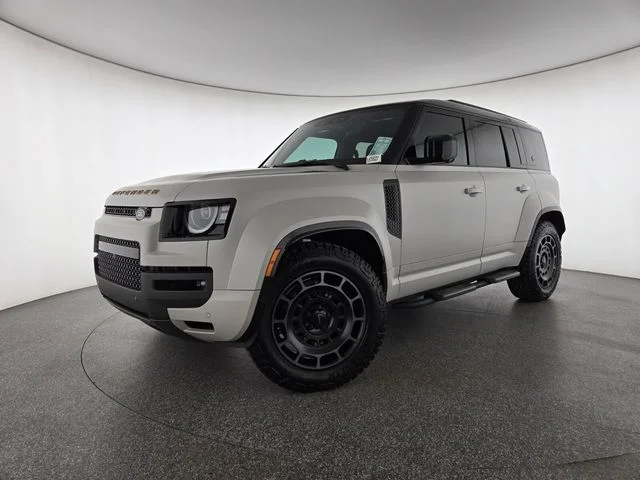 2026 Land Rover Defender 110 OCTA P635's photo