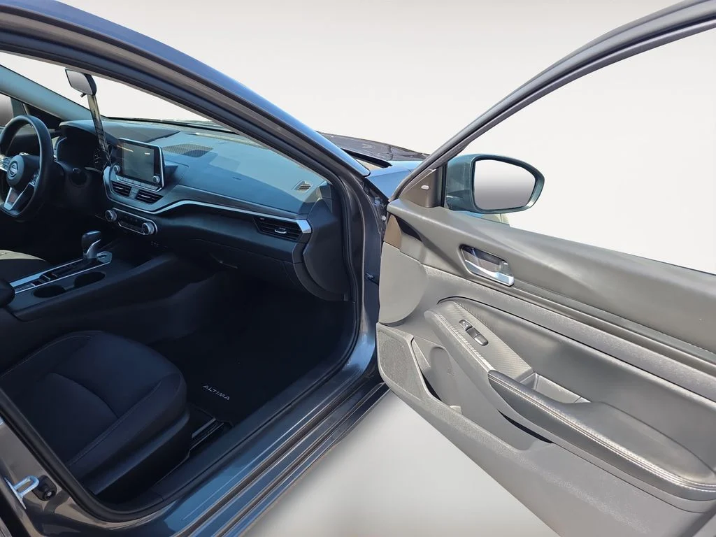 Used 2025 Gun Metallic Nissan SV image 9