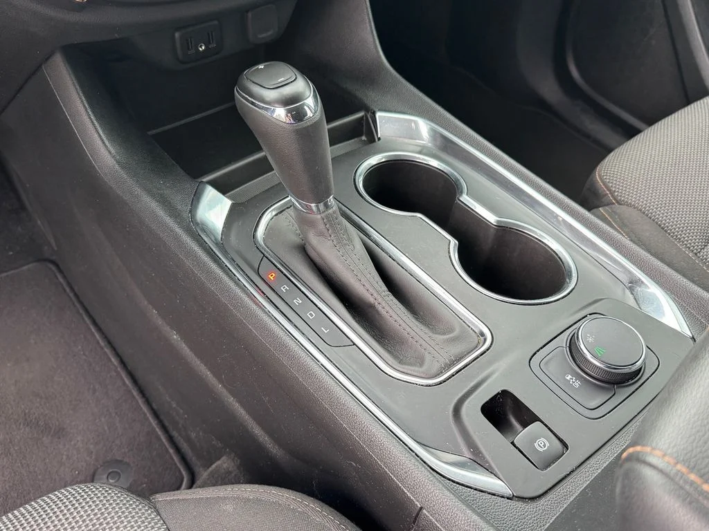 Used 2020 White Chevrolet LS image 26