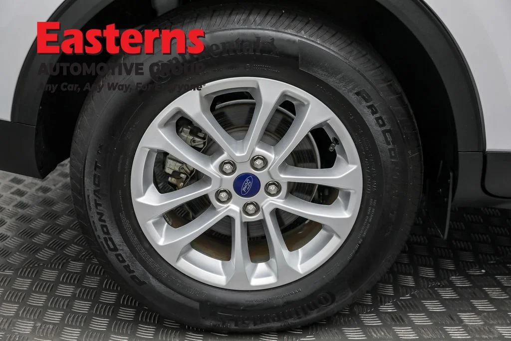 Used 2022 White Ford SE image 29