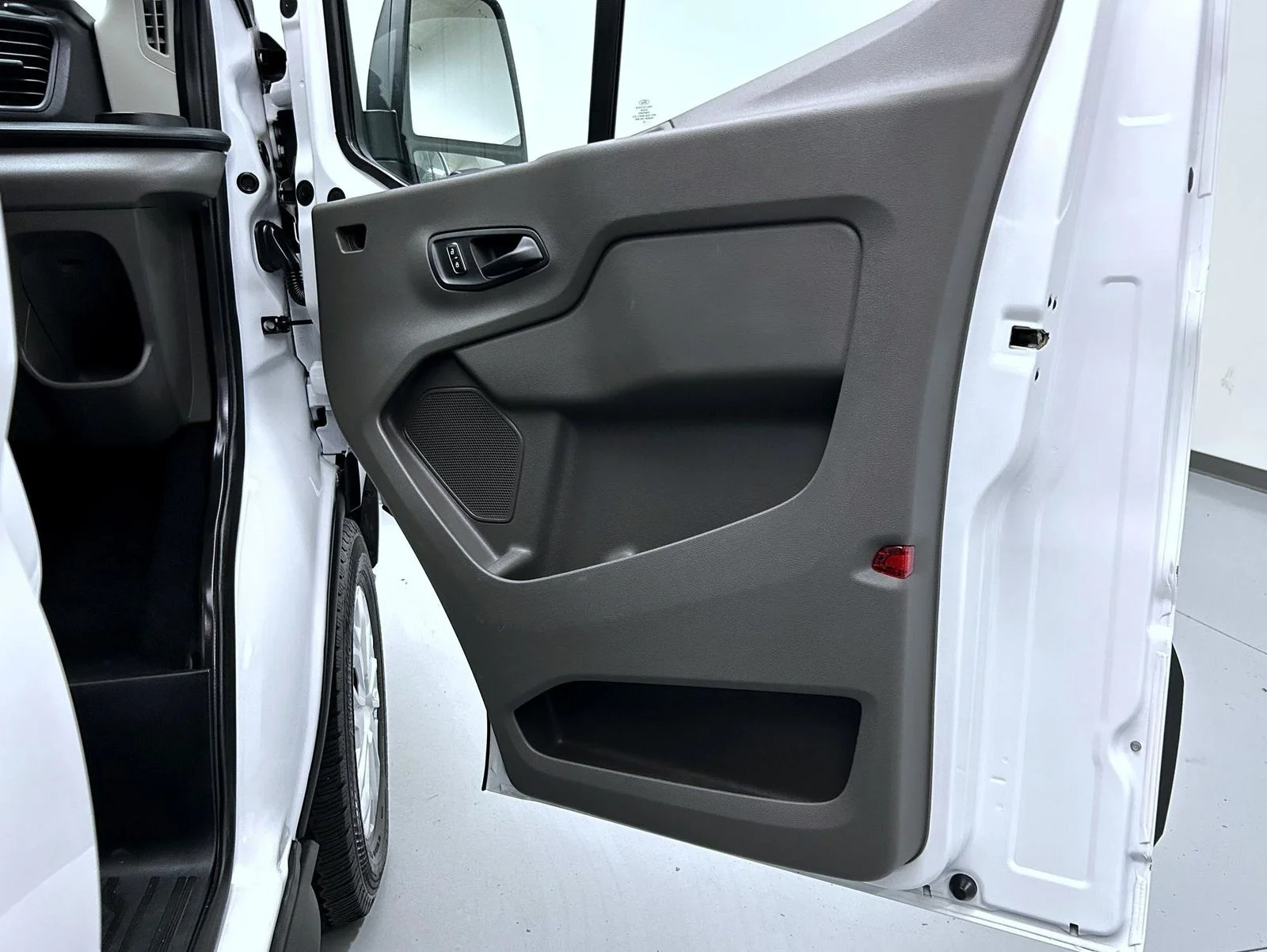 Used 2025 White Ford XLT image 16