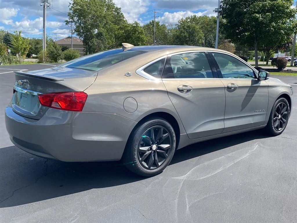Used 2019 Pepperdust Metallic Chevrolet LT image 10