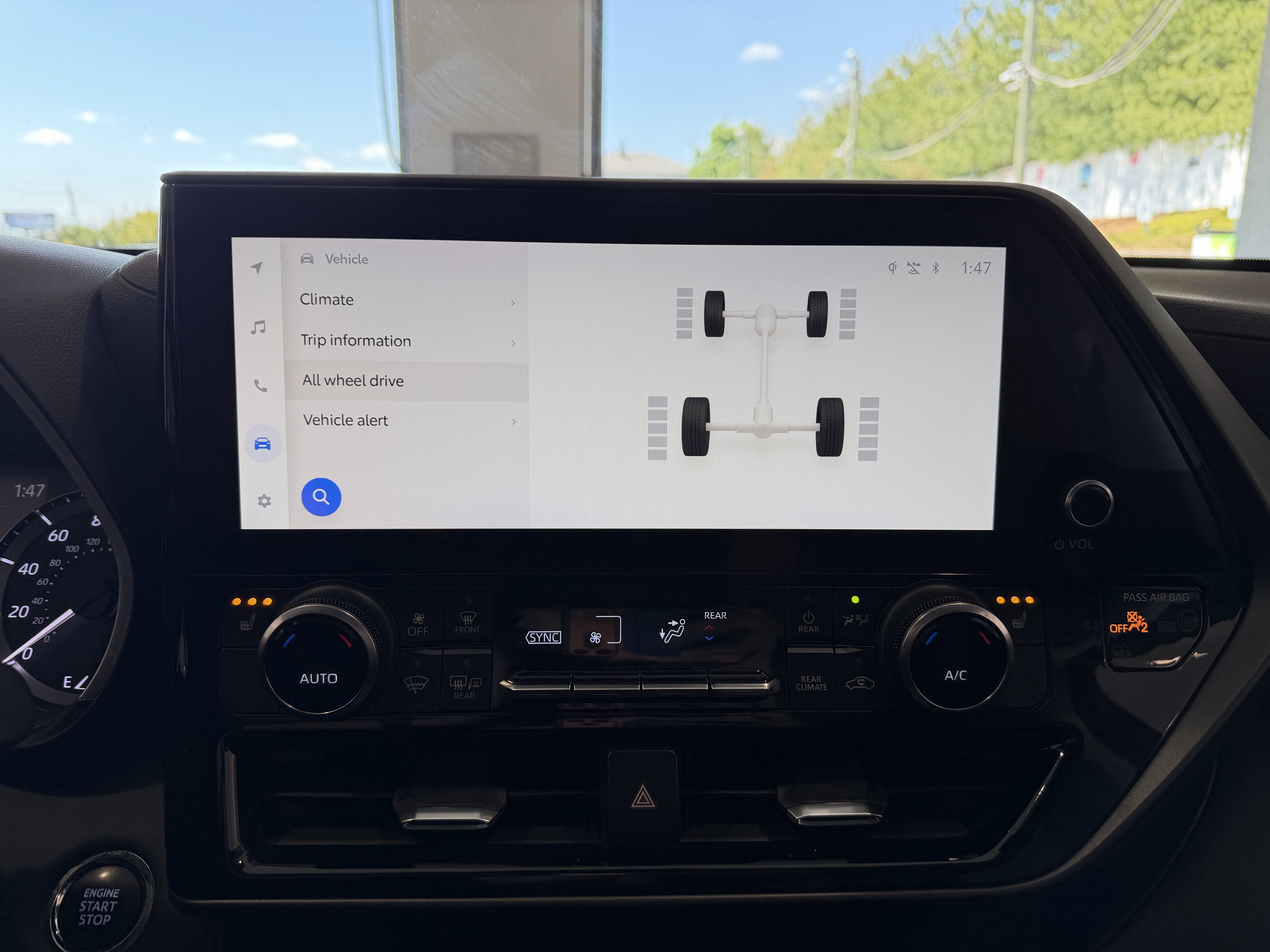 2023 Toyota Highlander XLE - Photo 17
