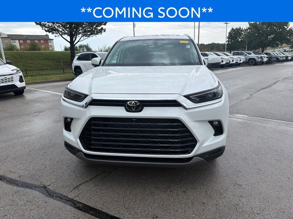 Used 2024 Toyota Grand Highlander Platinum with VIN 5TDAAAB55RS040732 for sale in Kansas City