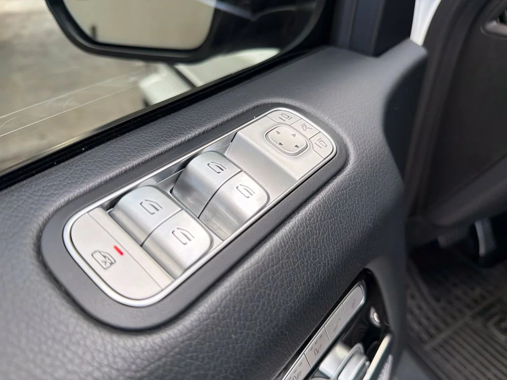 Used 2025 White Mercedes-Benz G 550 image 42