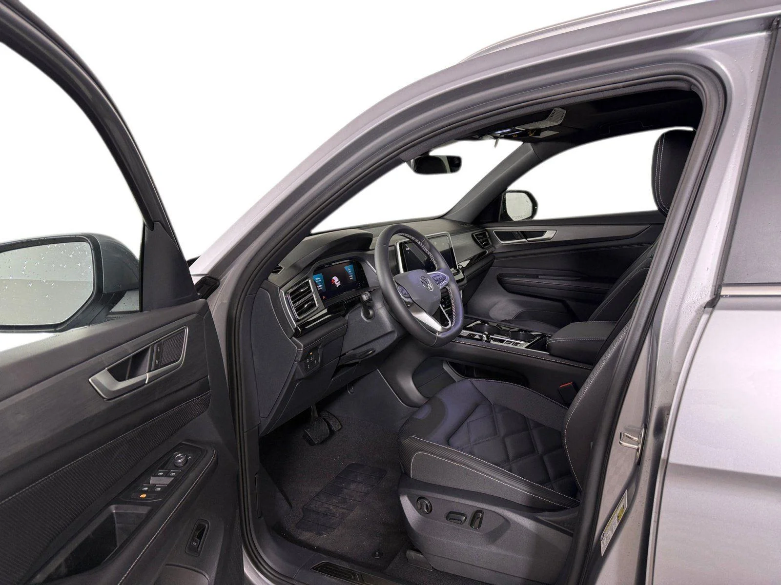 New 2026 SILVER MIST Volkswagen 2.0T SE w/Technology image 2
