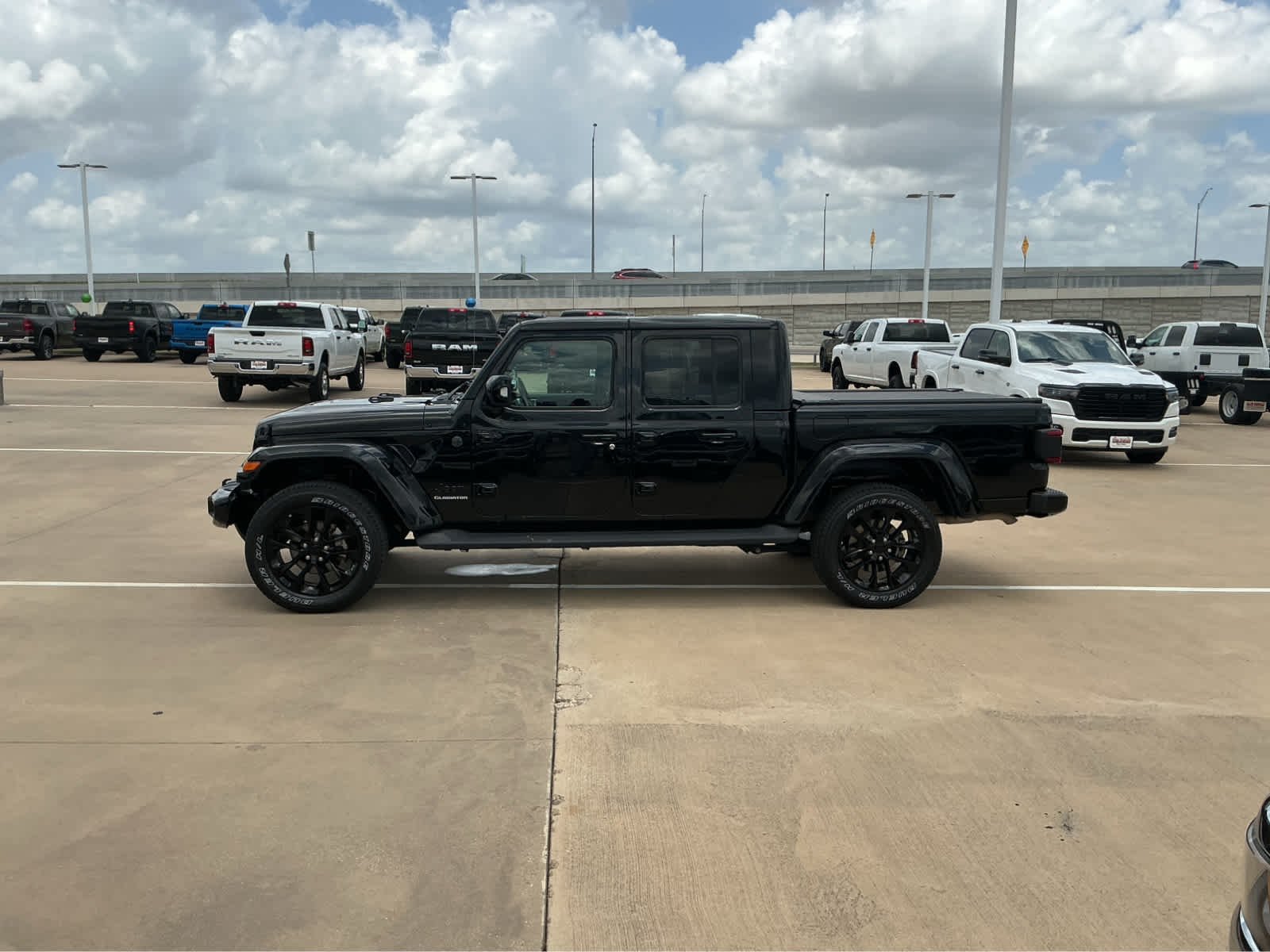 Used 2022 Black Clearcoat Jeep High Altitude image 10