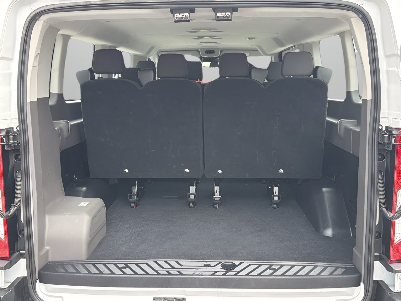 Used 2025 Oxford White Ford XLT image 8
