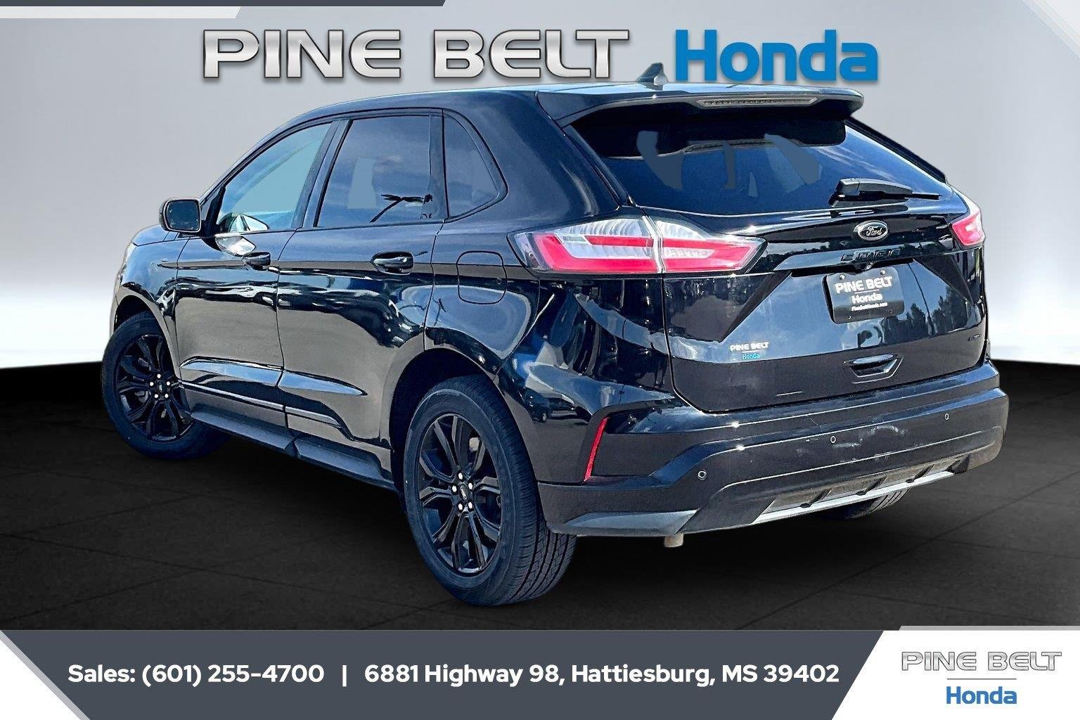 Used 2022 Agate Black Ford SE image 2