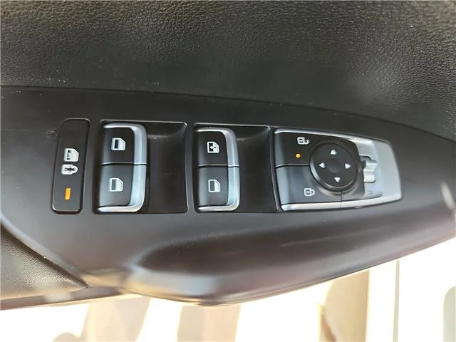 Used 2025 Snow White Pearl KIA LXS Front-Wheel Drive image 10