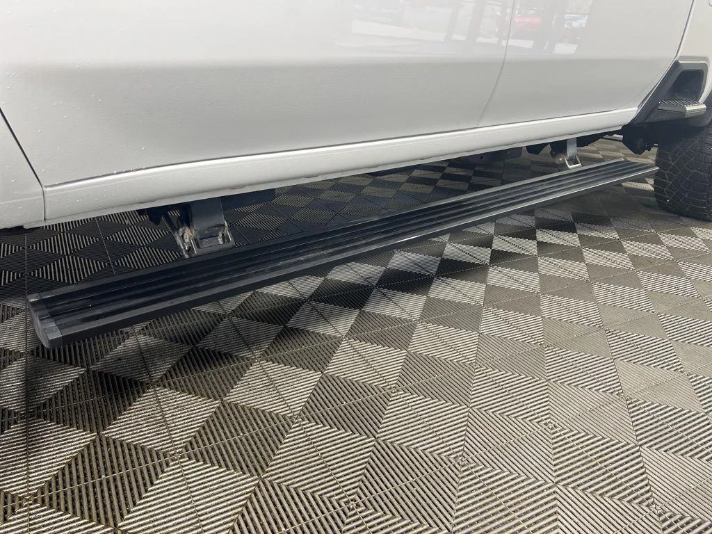 Used 2025 Summit White Chevrolet ZR2 image 37