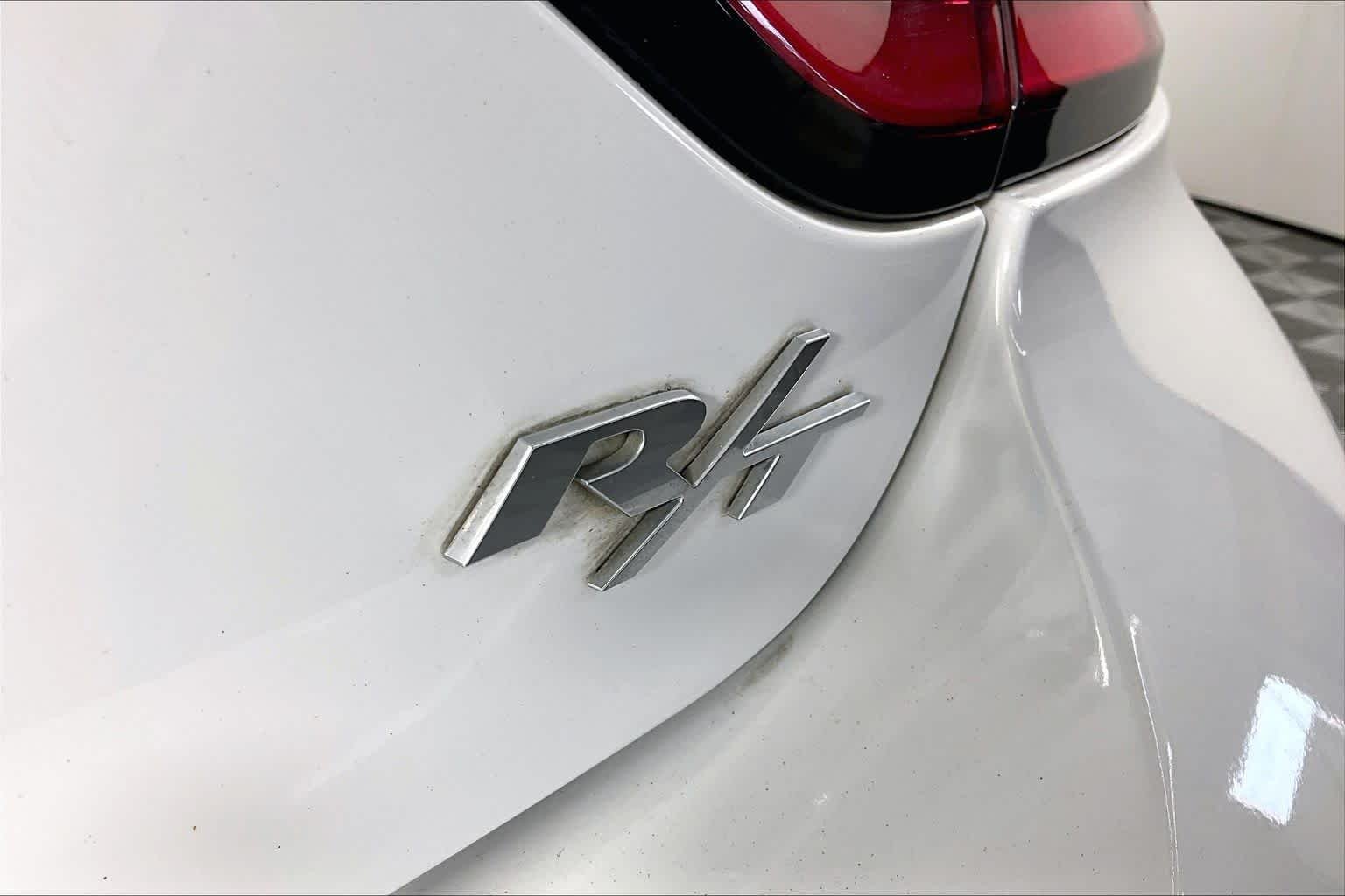 Used 2018 White Knuckle Clearcoat Dodge R/T image 10