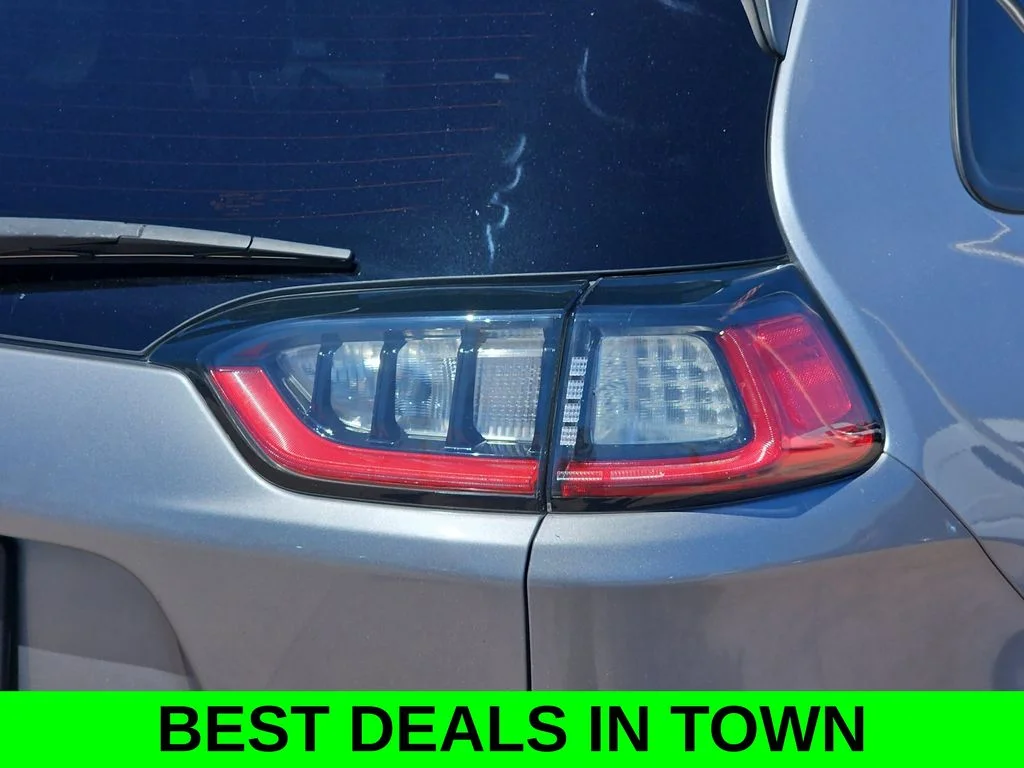 Used 2021 Silver Jeep Latitude Plus image 38