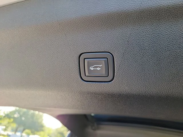 Used 2023 Silver GMC Denali image 10