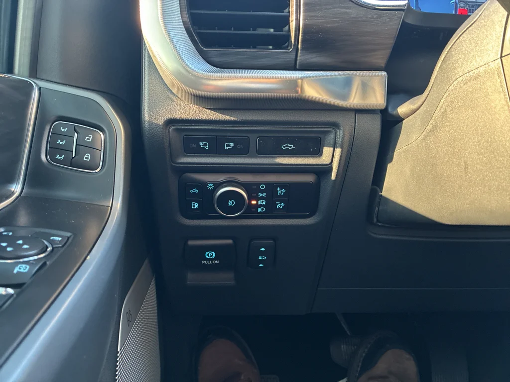 Used 2024 Agate Black Metallic Ford LARIAT image 28