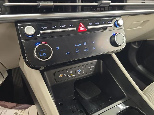 Used 2025 Green Hyundai SEL image 24
