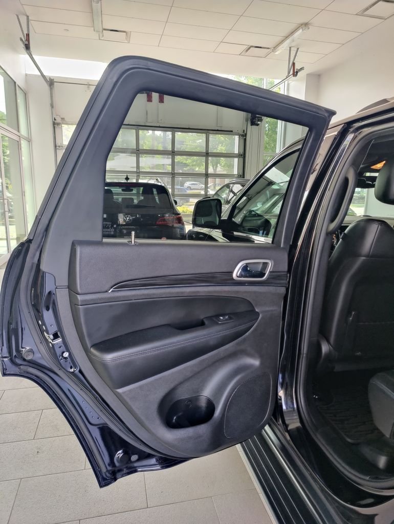 Used 2019 Black Jeep Limited image 17