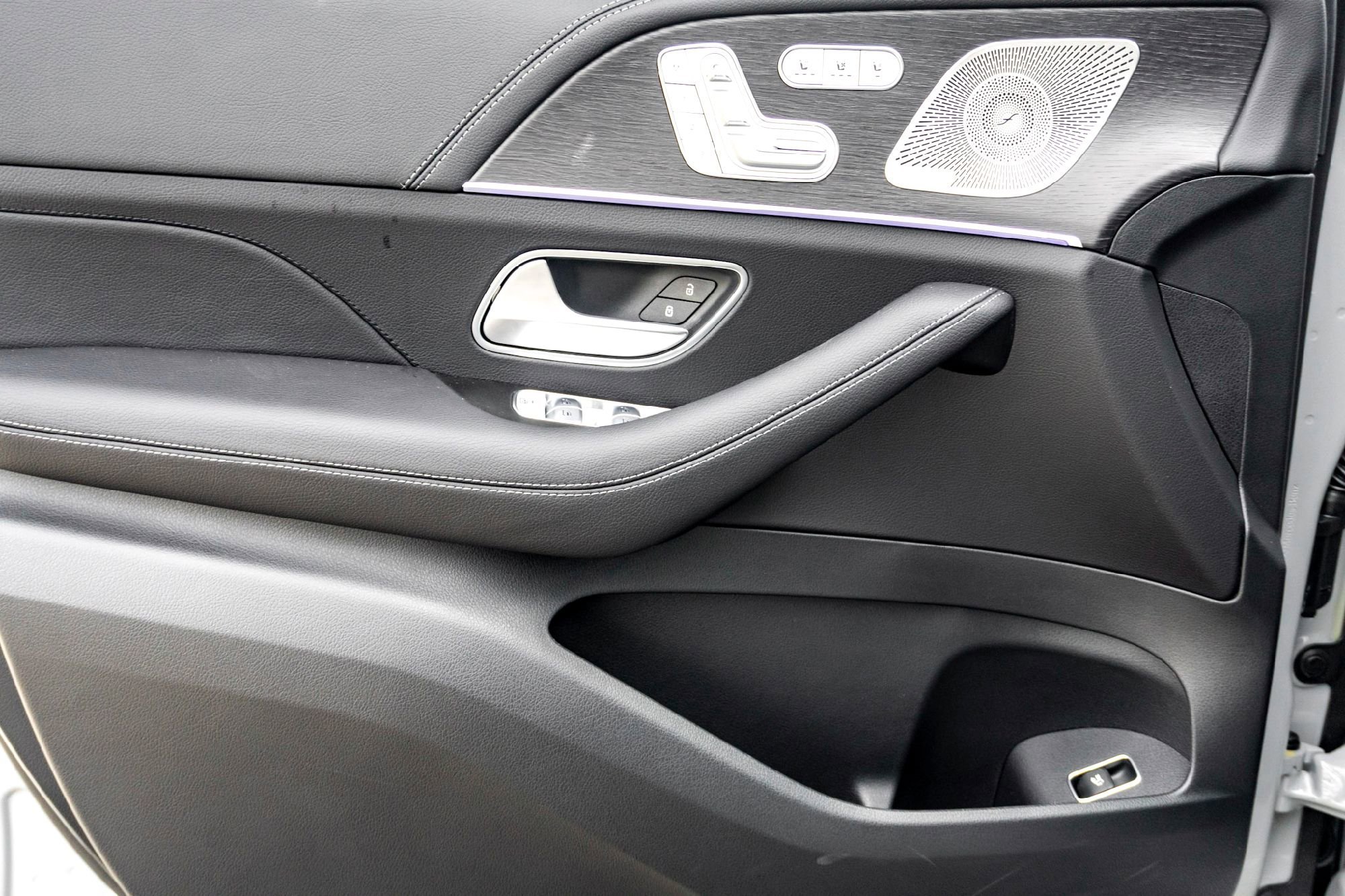 New 2026 MANUFAKTUR Alpine Grey Mercedes-Benz GLE 580 image 30
