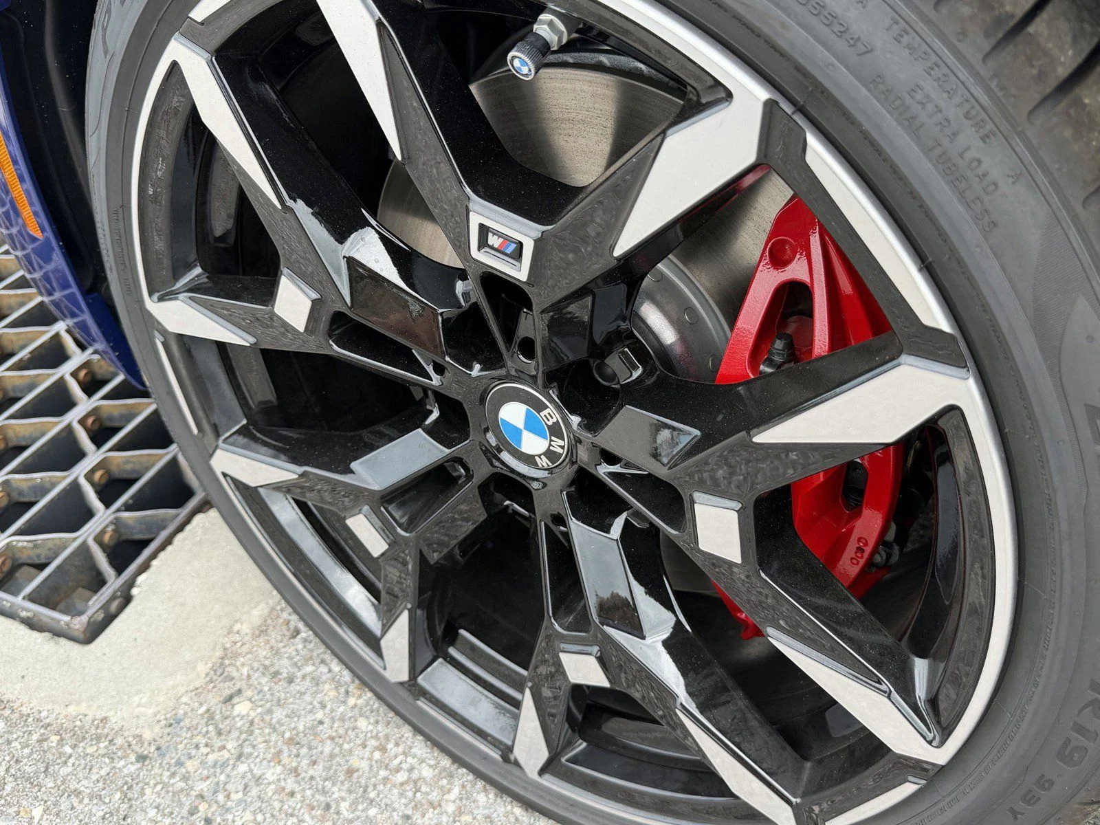 New 2027 Portimao Blue Metallic BMW 430i image 13