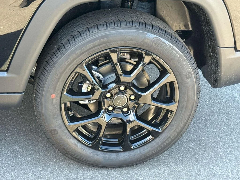 New 2026 Black Jeep Latitude image 38
