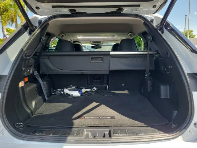 Used 2023  Mitsubishi SEL image 9