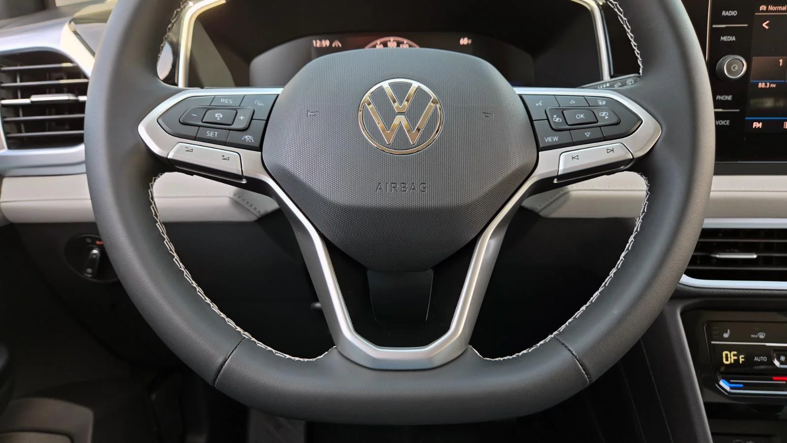 New 2026 Pure White Volkswagen SE image 27