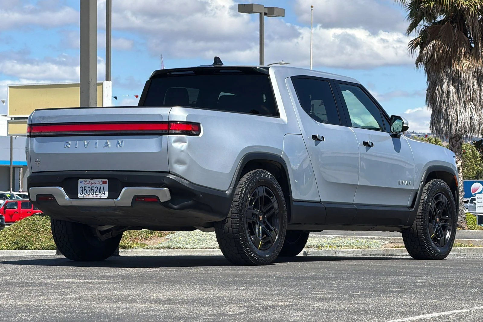 Used 2023  Rivian Adventure image 4