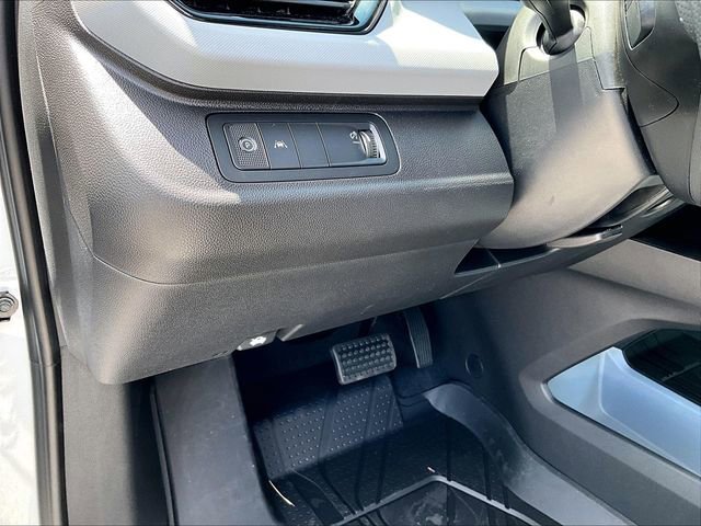 New 2027 Summit White Chevrolet LT image 31