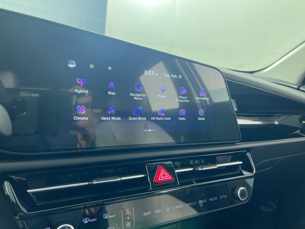 New 2026 Snow White Pearl Kia EX image 24