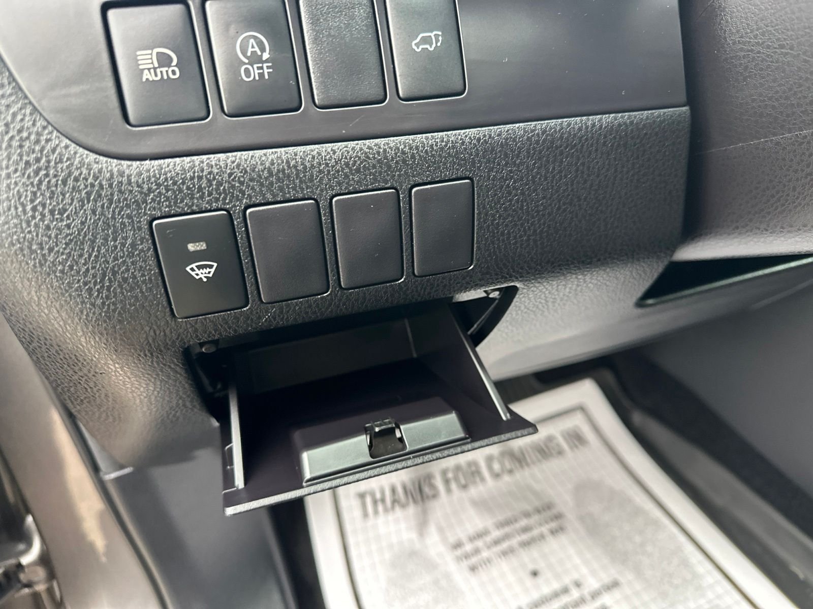 Used 2017  Toyota XLE image 17