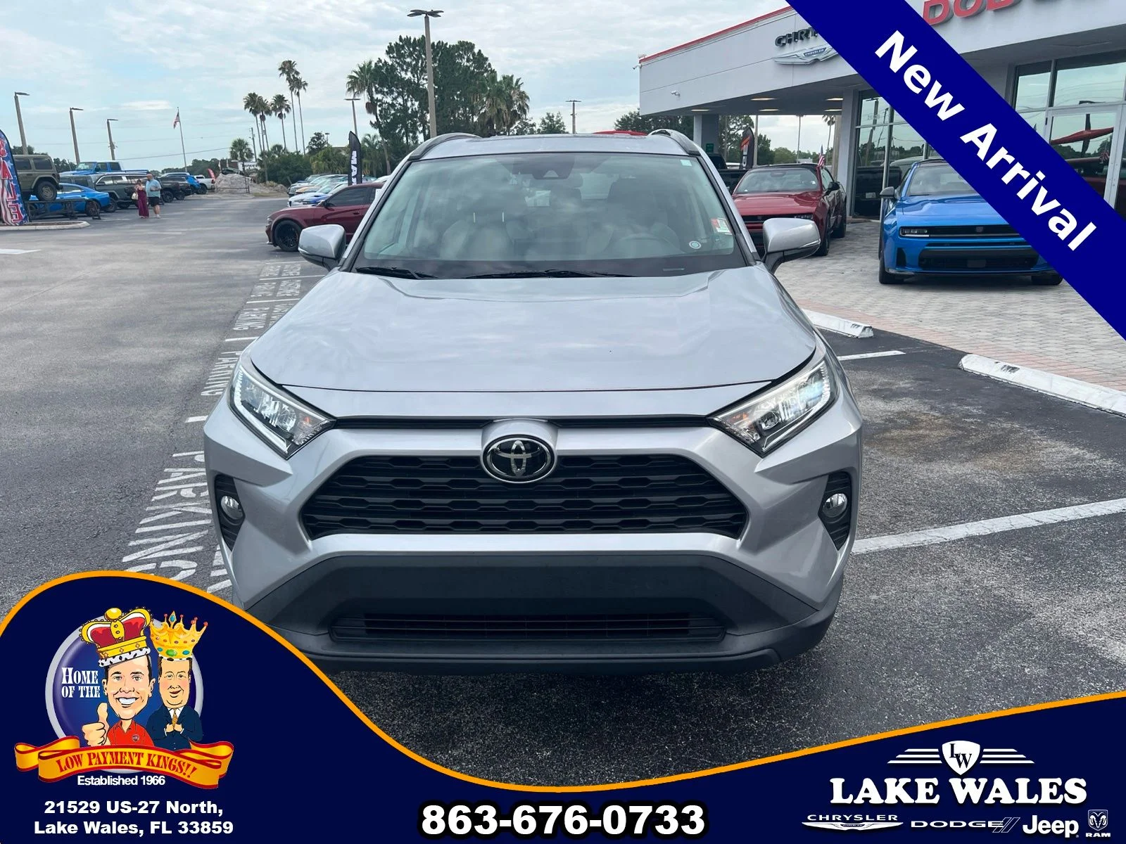 Used 2021 Silver Toyota XLE image 3