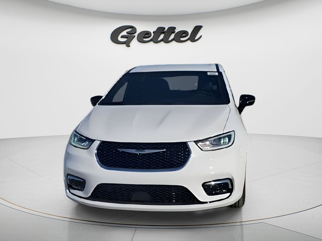 New 2026 Bright White Clear-Coat Exterior Paint Chrysler Select image 3