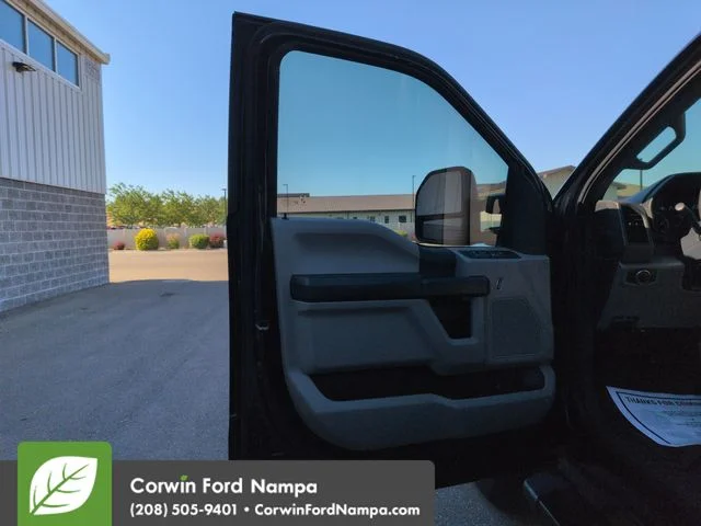 Used 2022 Black Metallic Ford  image 10