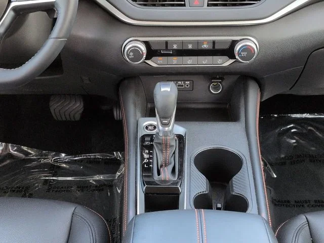 Used 2019 White Nissan 2.5 SR image 18