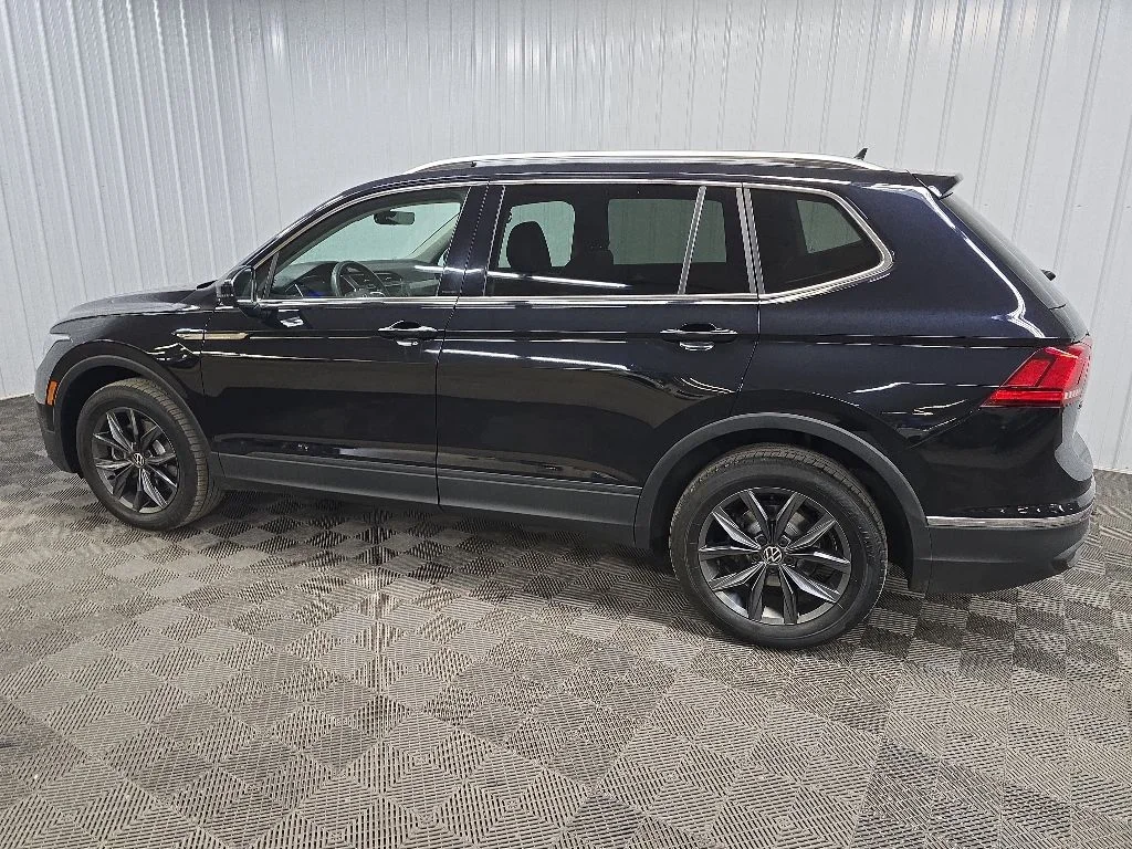 Used 2022 Black Volkswagen 2.0T SE image 4