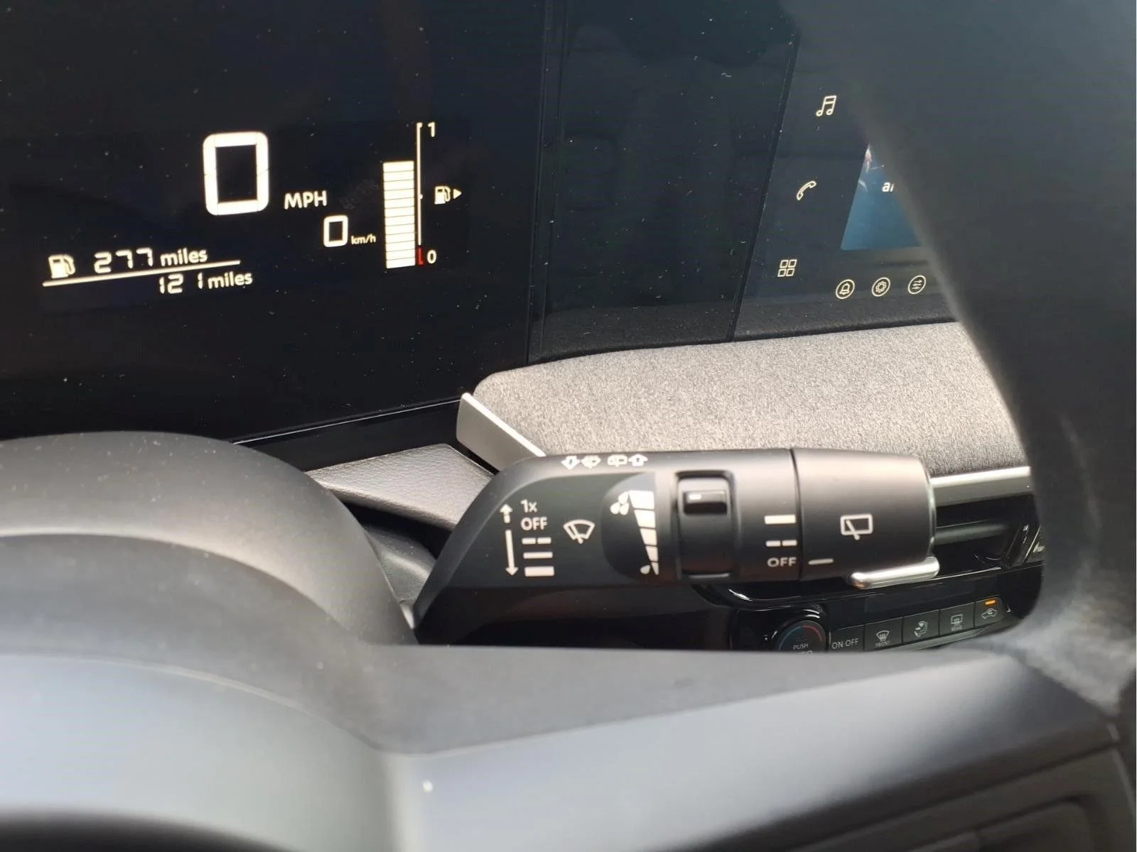 2026 Nissan KICKS SV - Photo 17