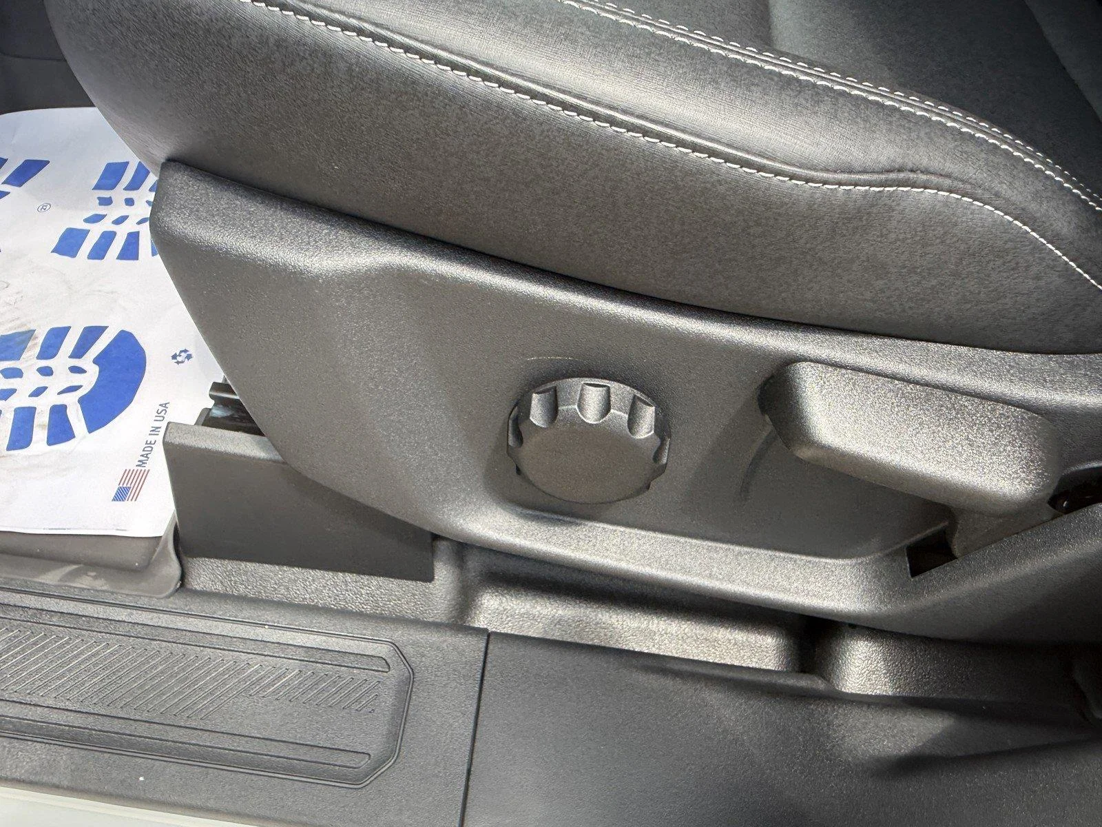 New 2026 Avalanche Gray Ford Badlands® image 13