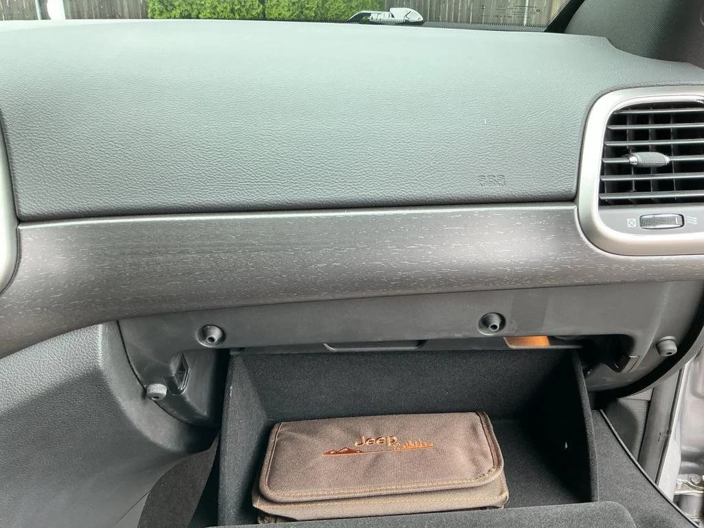 Used 2018 Silver Jeep Altitude image 29
